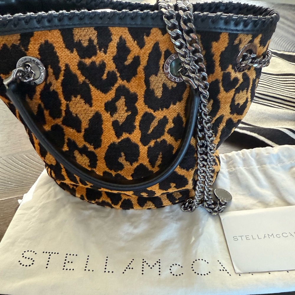 NWT 🏷️ Stella McCartney Leopard Print Bucket Bag